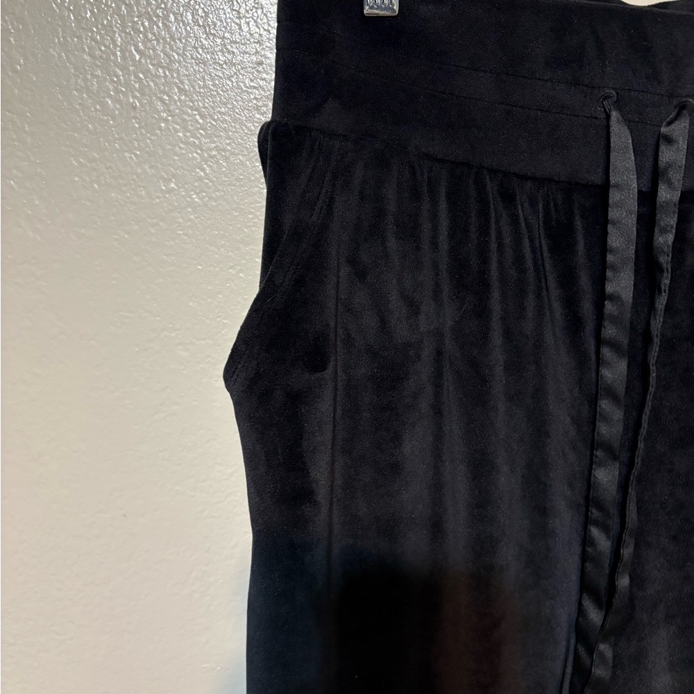 Women’s Victoria’ Secret Black Velvet Joggers Size M - Picture 5 of 10